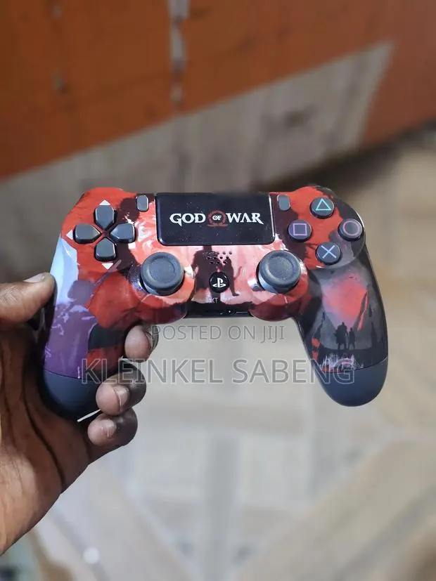 Customized Ps4 Controllers · Photo 1