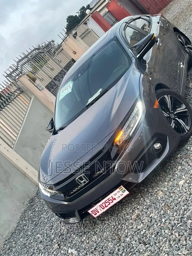 Honda Civic Touring 4dr Sedan (1.5L 4cyl) 2017 Gray · Photo 1