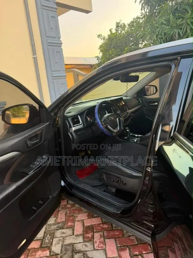 Toyota Highlander XLE 2019 Black · Photo 1