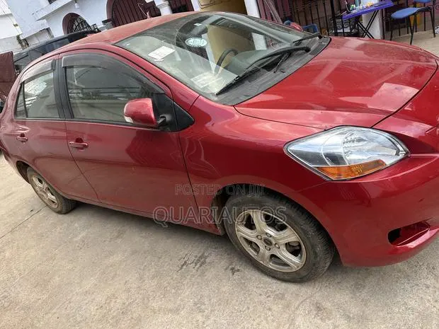 Toyota Belta 2012 Red · Photo 1