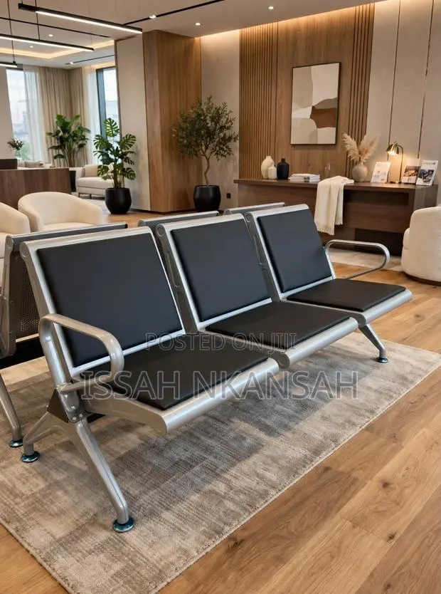 3 Sitter Airport Bench · Photo 1