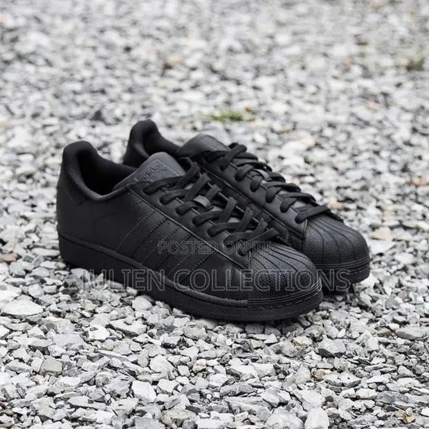 Adidas Super Star Og All Black · Photo 1