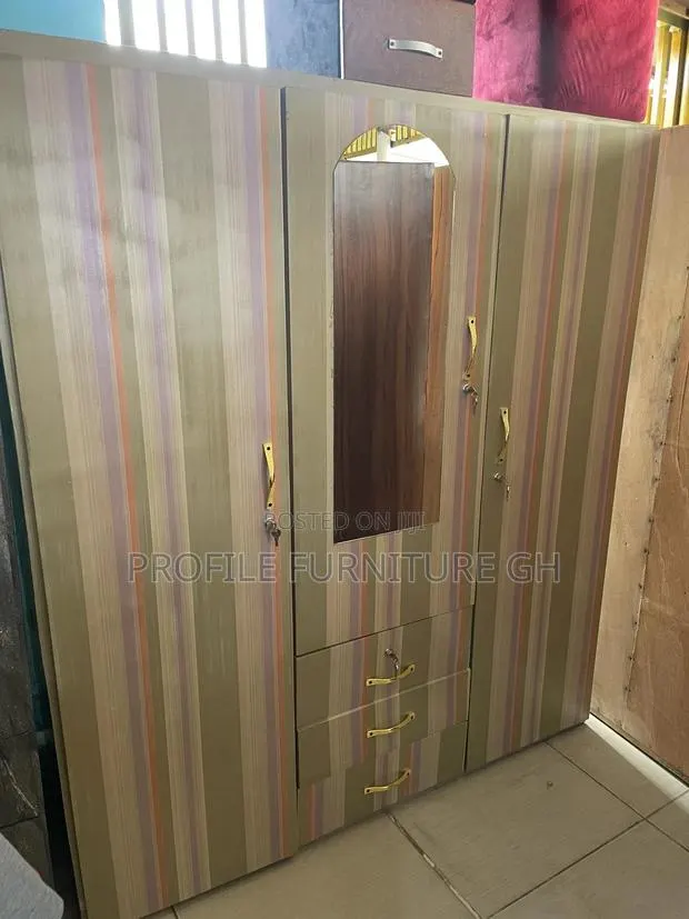 3 Door Wardrobe// Free Delivery · Photo 1