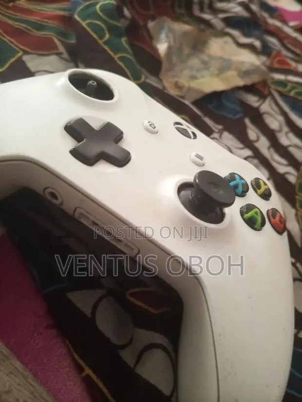 Controller · Photo 1