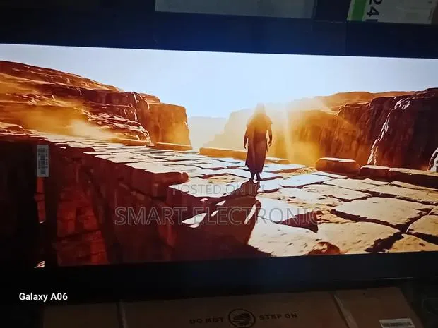 Samsung 43-Inch Smart Television With Premium Viewing Quality · Photo 1