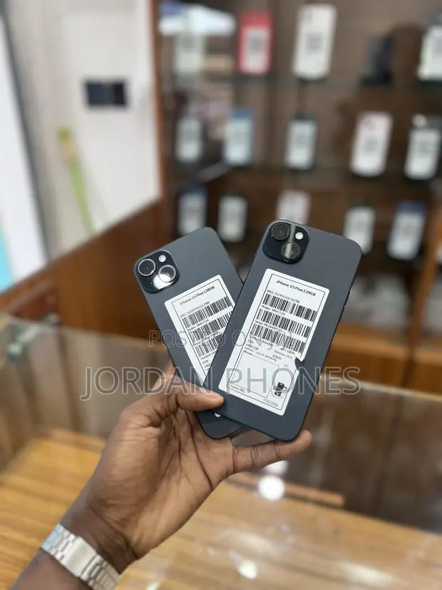 Apple iPhone 15 Plus 128 GB Black · Photo 1