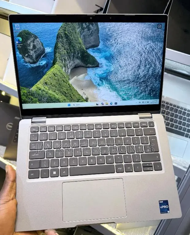 Laptop Dell Latitude 5330 16GB Intel Core i5 SSD 256GB · Photo 1