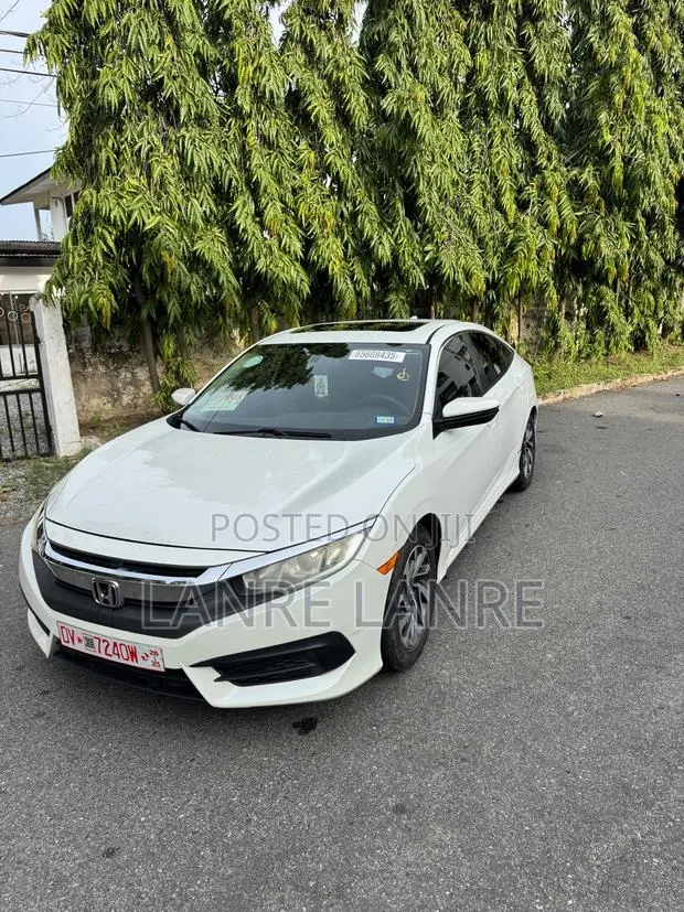 Honda Civic 2018 White · Photo 1