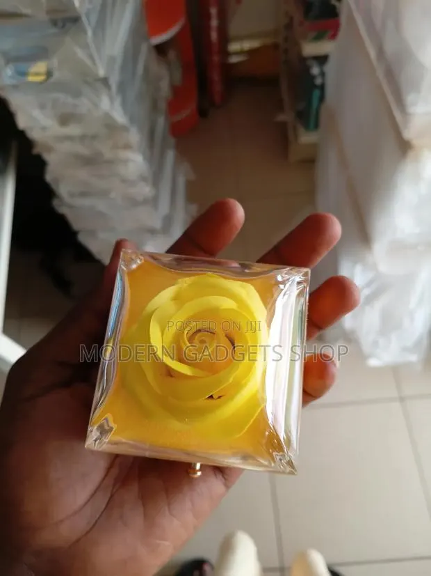 Luxury Ring Gift Box – Beautiful Rose Display Box · Photo 3