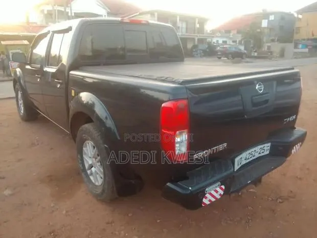 Nissan Navara 2015 Black · Photo 1