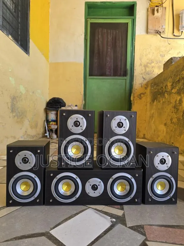Acoustic Solutions (5.0 Channel) Bookshelf Speakers · Photo 1