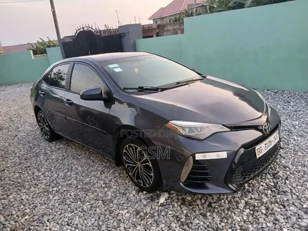 Toyota Corolla 2016 Gray · Photo 1