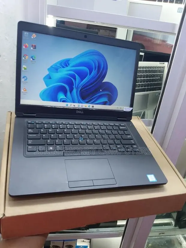 Laptop Dell Latitude 5490 8GB Intel Core I7 SSD 256GB · Photo 1