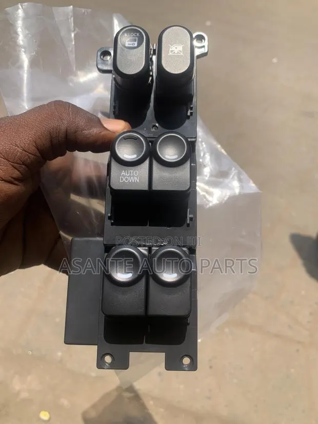 Hyundai I30,Touring and Accent Door Switch · Photo 1