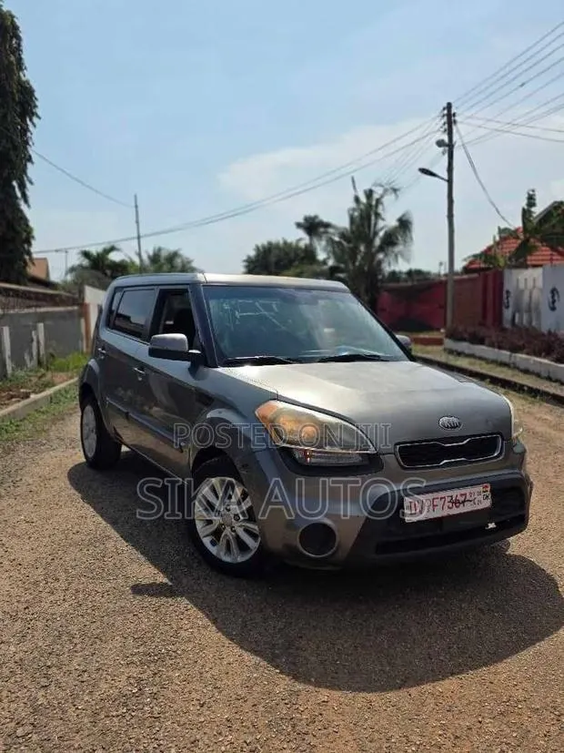 Kia Soul 4dr Wagon (1.6L 4cyl 6A) 2014 Gray · Photo 1