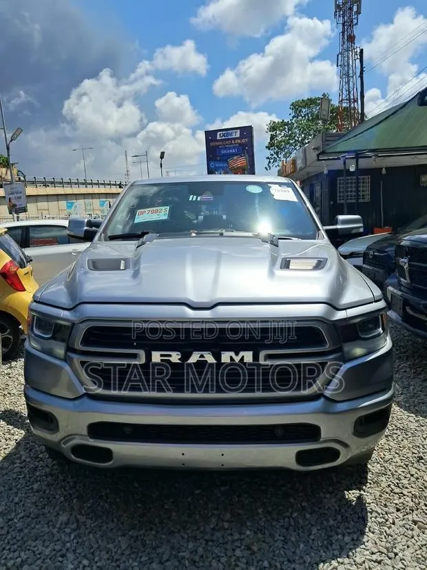 Dodge RAM 2022 Silver · Photo 1