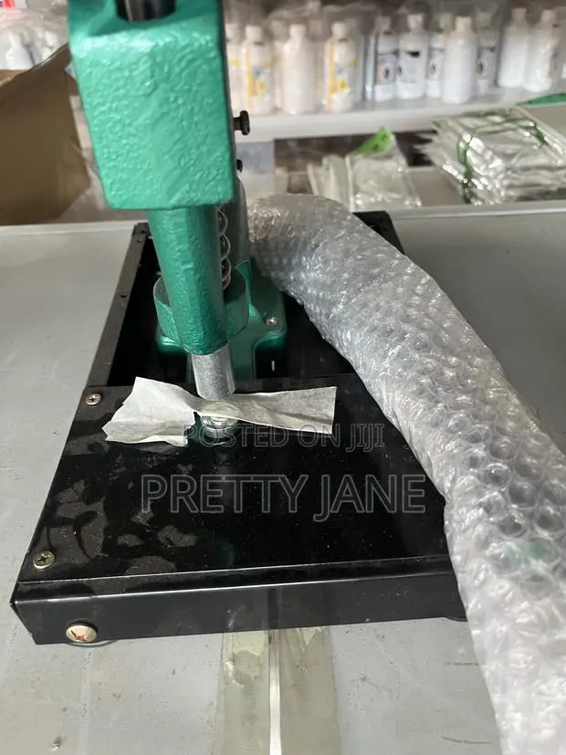Eyelet Machine · Photo 1