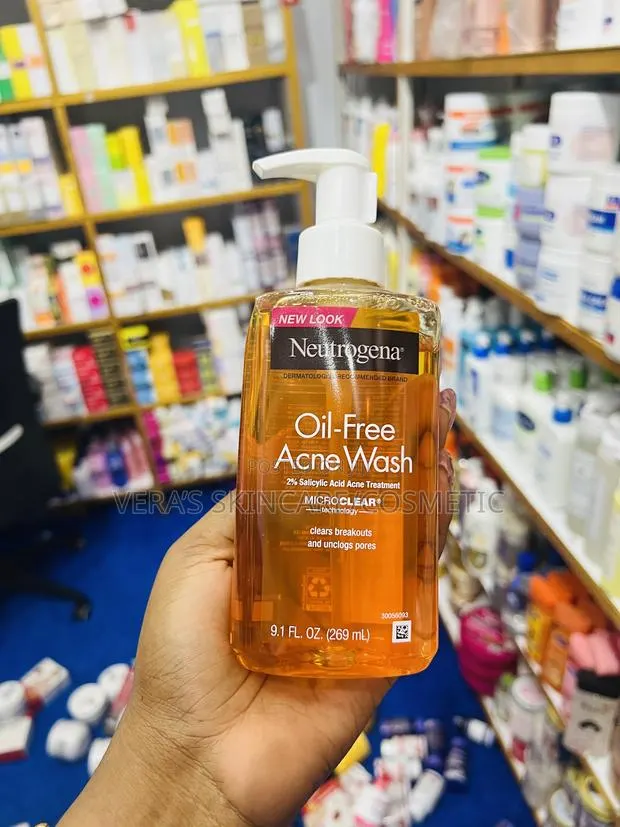 Neutrogena Oil-Free Acne Wash · Photo 1