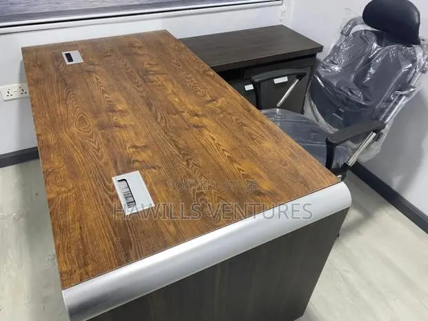 Beautiful Modern Table · Photo 1