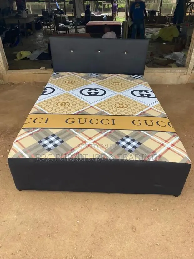 Inbuilt Double Bed · Photo 1