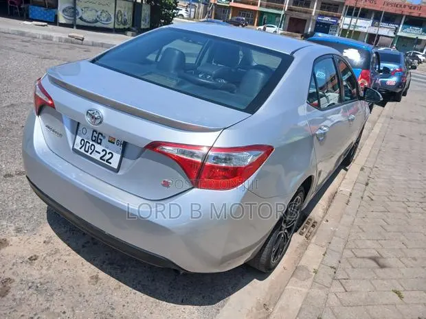 Toyota Corolla 2016 Silver · Photo 7