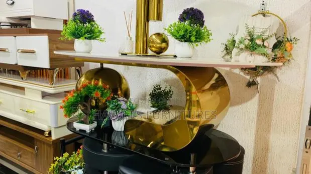 Golden Designer Center Table · Photo 1