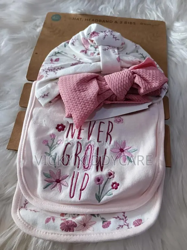 2 Bib, Hat and Headband for Girls · Photo 1