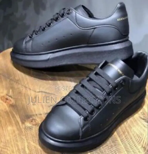 Alexander McQueen All Black · Photo 1