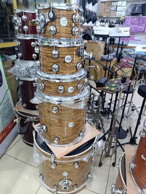 Original Dw 5 Set Drums With 2 Cymbals · Photo 1