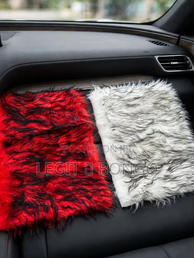 Universal Fluffy Dashboard Mat · Photo 1