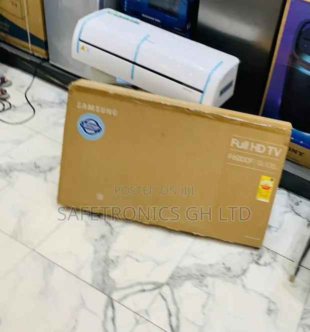 Sealed Black Samsung 43" Crystal Uhd U8000f Smart Tv (2025) · Photo 1