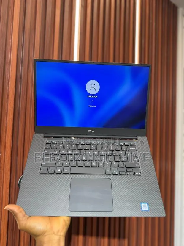 Laptop Dell Precision 5540 32GB Intel Core I5 SSD 256GB · Photo 1