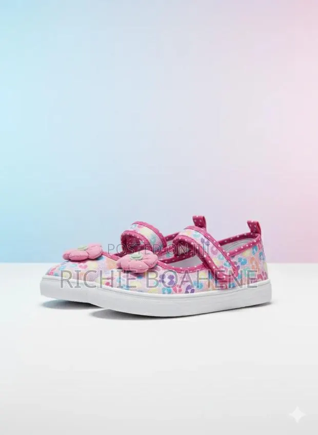 Girls Shoe Size 27 · Photo 1