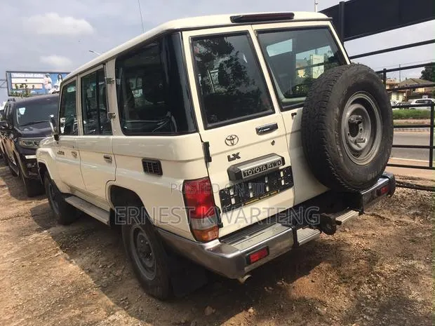 Toyota Land Cruiser 2019 White · Photo 1