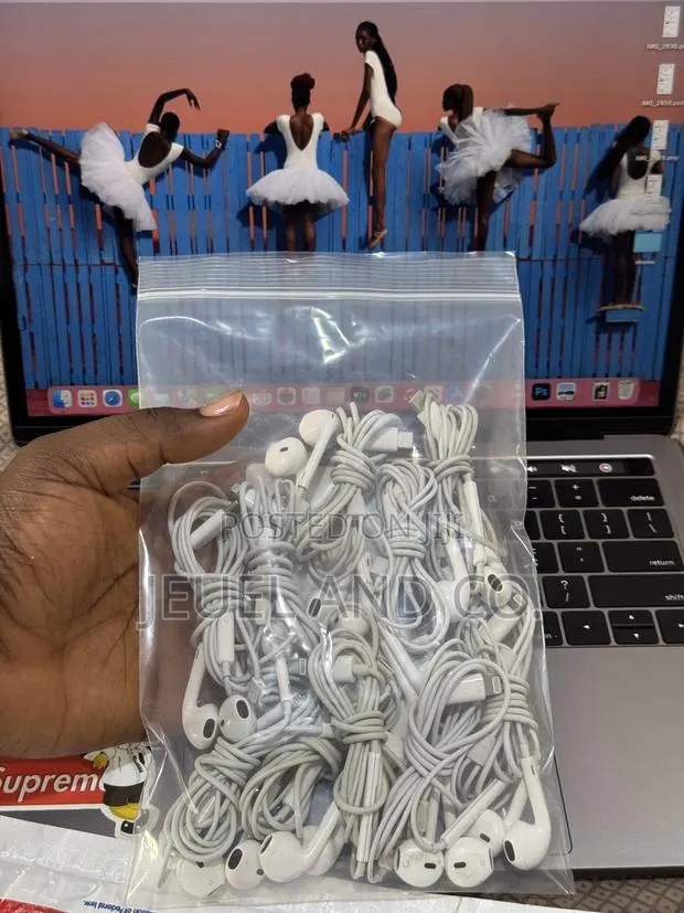 Lot of 10 Apple Earpods for Parts and Repairs (Read Description) · Photo 1