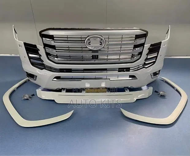 Toyota Landcruiser 300 Front Bumper Complete · Photo 1
