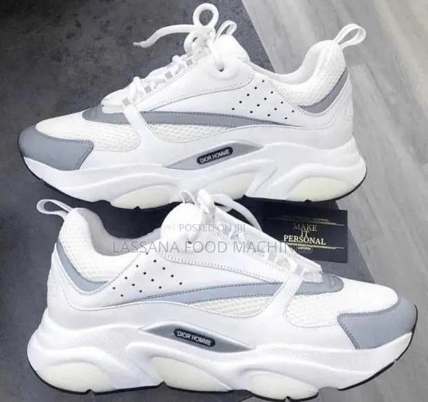 Unisex Sneakers · Photo 1