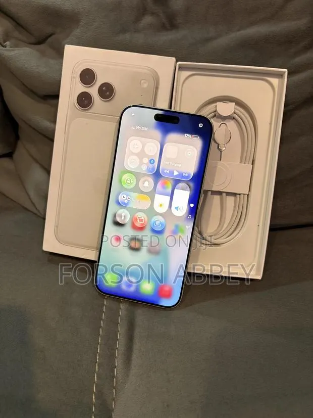 Apple iPhone 17 Pro Max 512 GB Silver · Photo 1