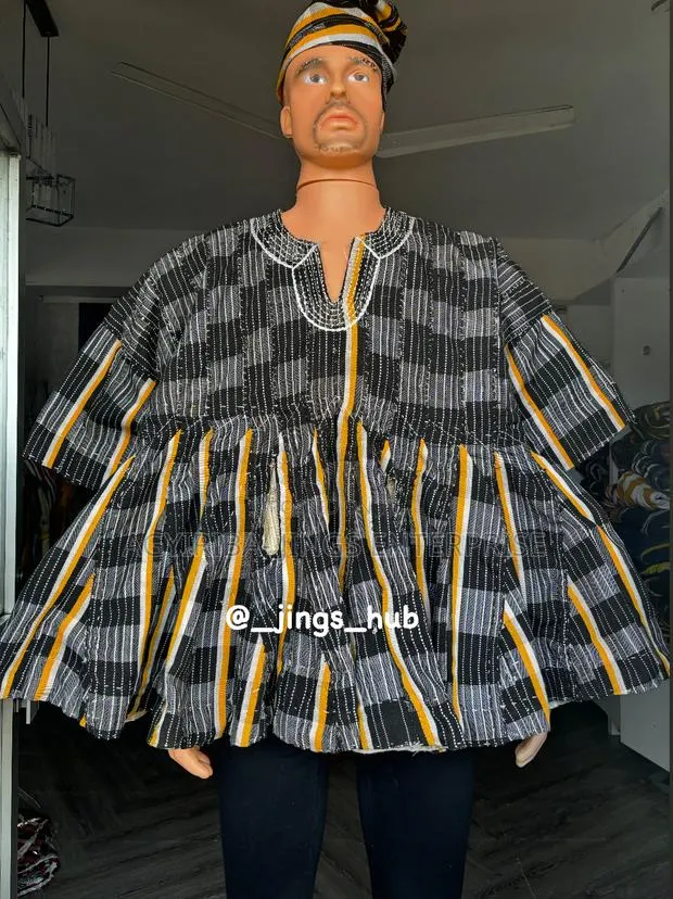 Grey and Yellow Men’S Smock · Photo 1