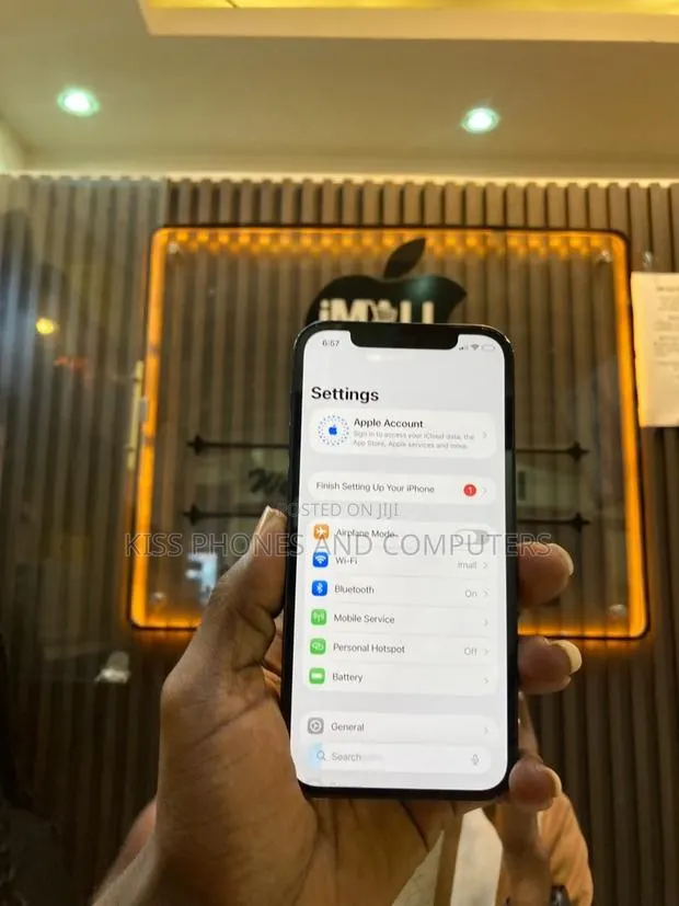 Apple iPhone 12 64 GB Black · Photo 1
