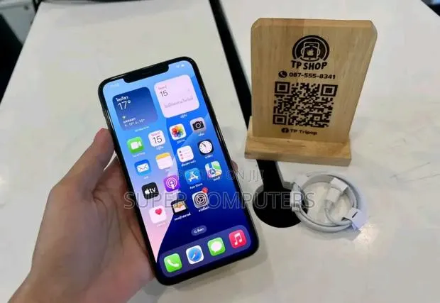 New Apple iPhone 11 Pro Max 256 GB Gold · Photo 1