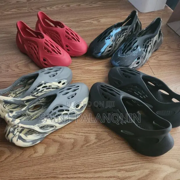 Yeezy Foam Runners · Photo 1