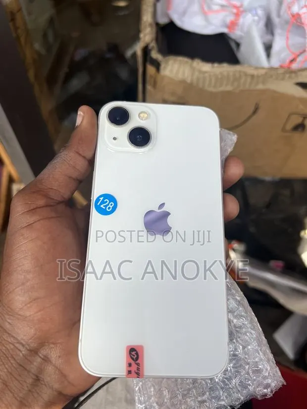 Apple iPhone 13 128 GB White · Photo 1