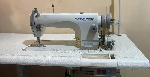 Sewing Machine · Photo 1