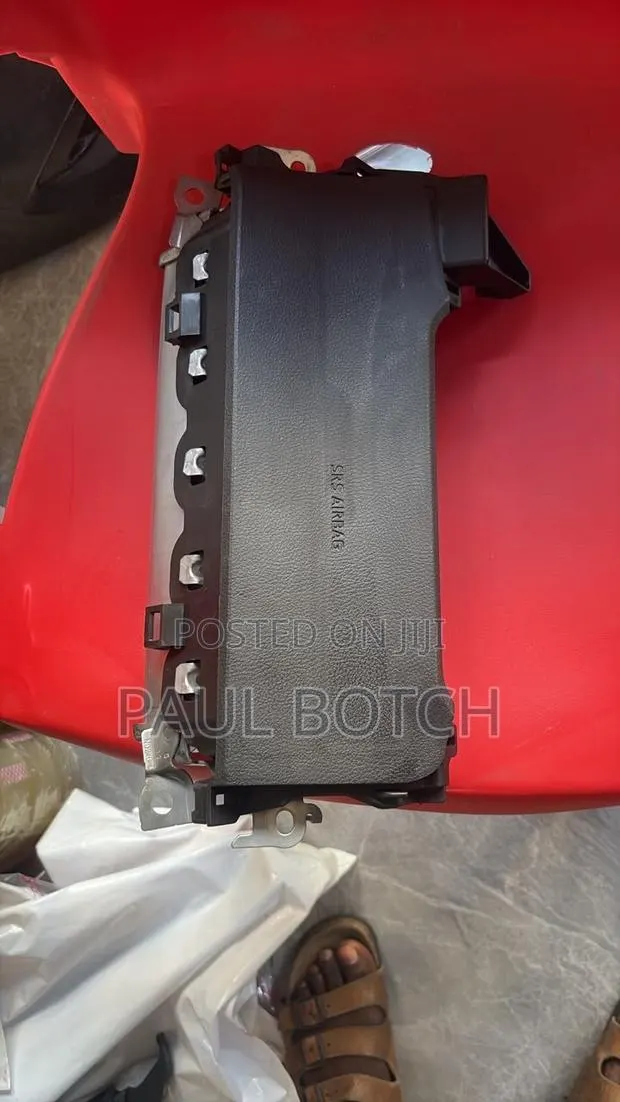 2018,2019,2020,2021,2022,2023,2024 Toyota Camry Knee Airbag · Photo 1