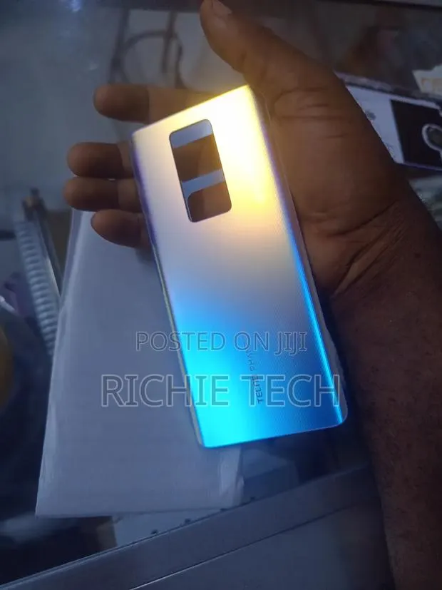 Tecno Phantom X Black Glass · Photo 1