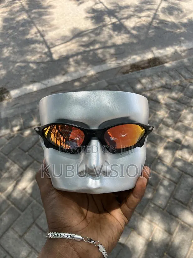 Retro Sunglasses · Photo 1