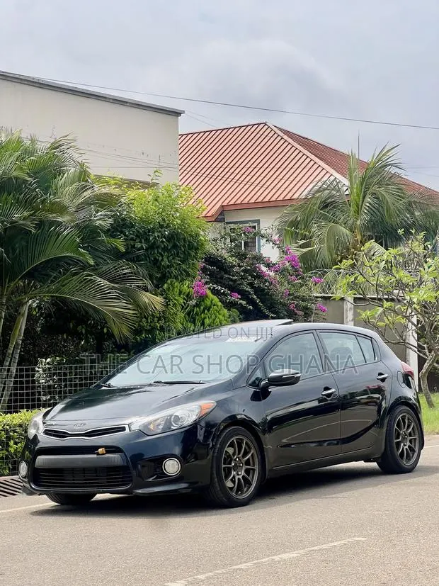 Kia Forte SX Hatchback 2016 Black · Photo 1