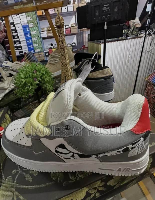 Original AF1 Sneakers Going for Cool Price · Photo 1