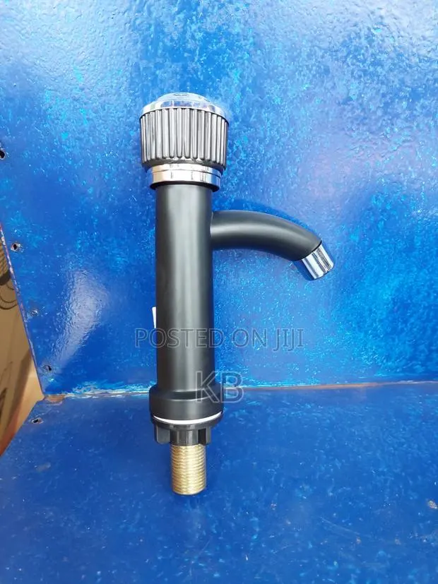Single Handle Pillar Tap With Chrome Knob · Photo 1